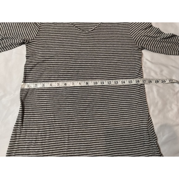 Leo & Nicole Long Sleeve Airy Striped Top - Picture 6 of 7